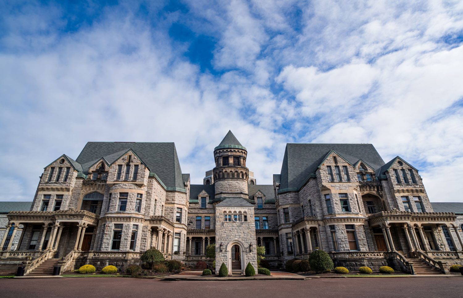 An image of the Ohio State Reformatory. Retrieved from Destination Mansfield.